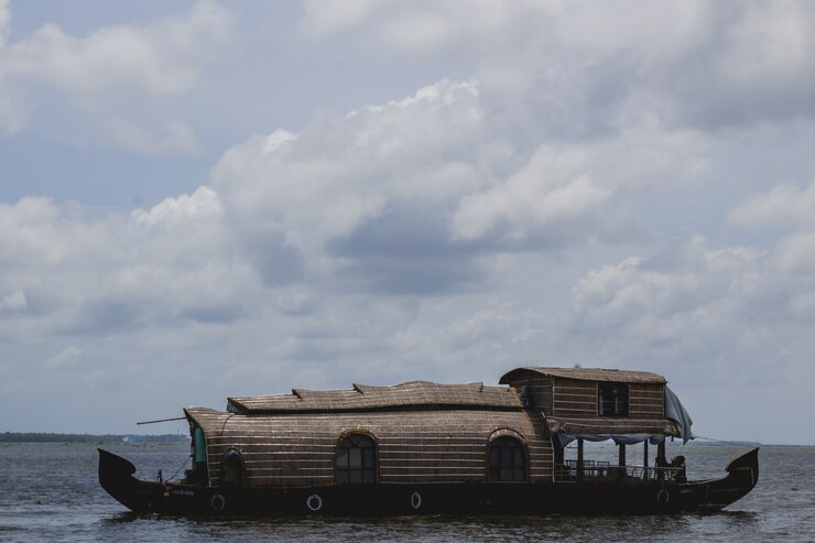 ultra luxury houseboats in Alleppey